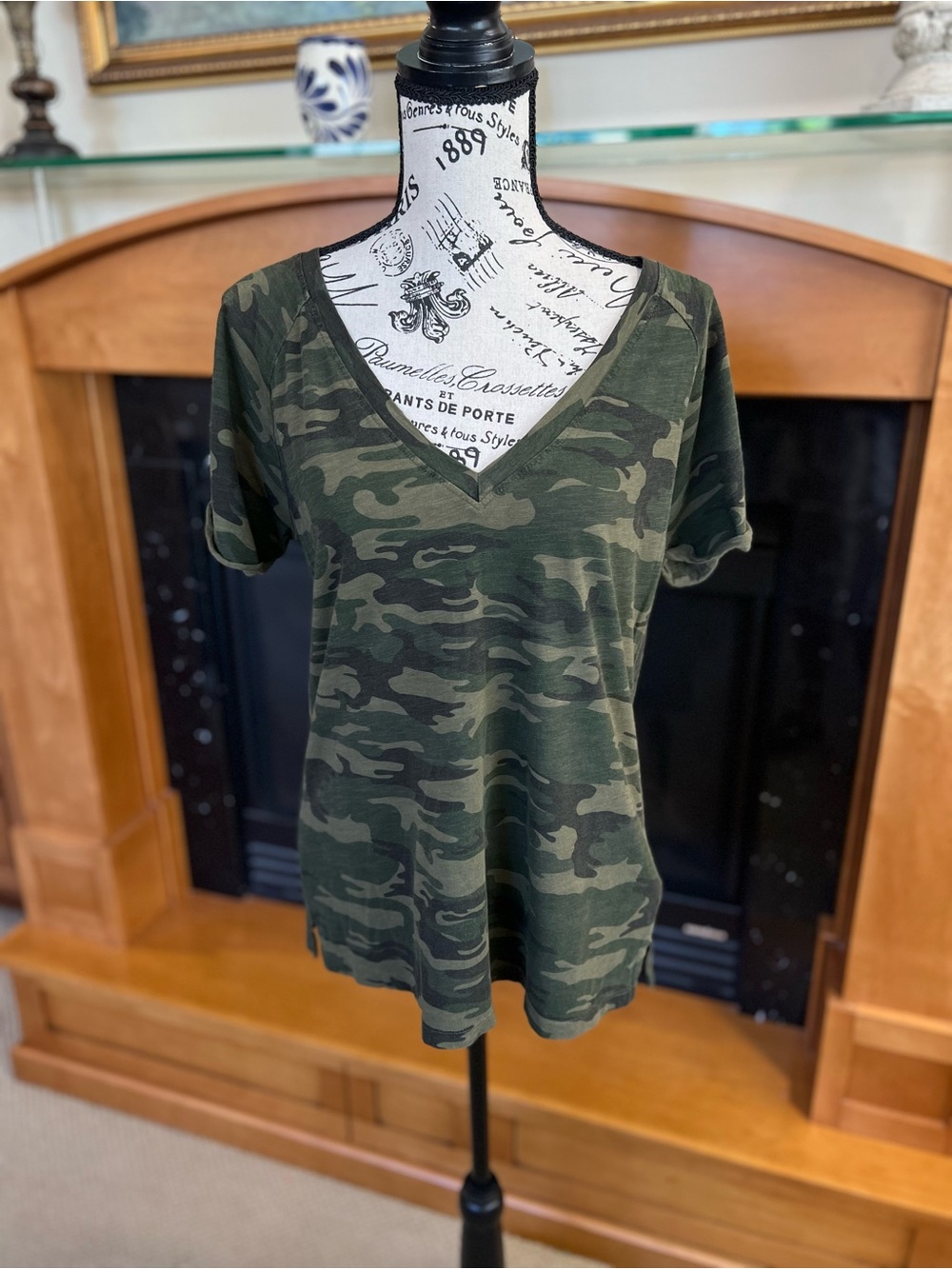 Sanctuary Olive Green Camo V-Neck Short Sleeve Tee